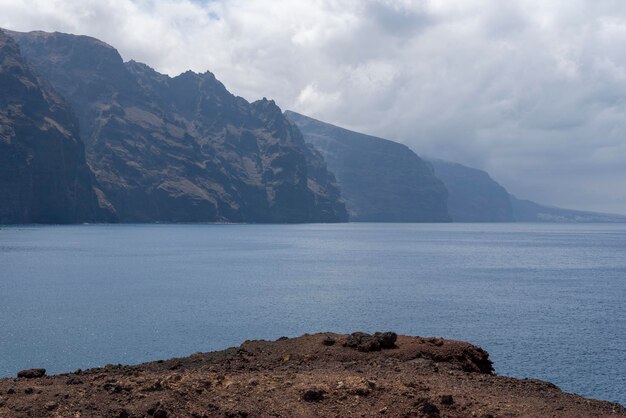 Belle vue sur l'océan et les montagnes de Tenerife