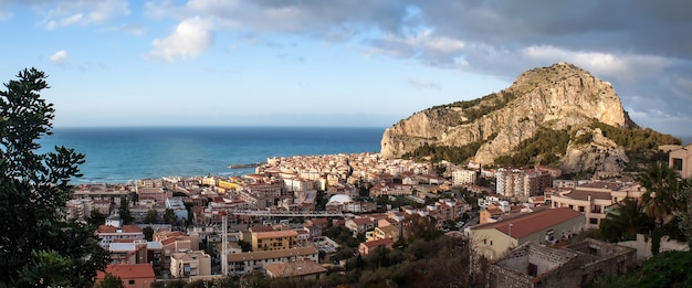 Belle vue panoramique sur Cefalu. La Sicile