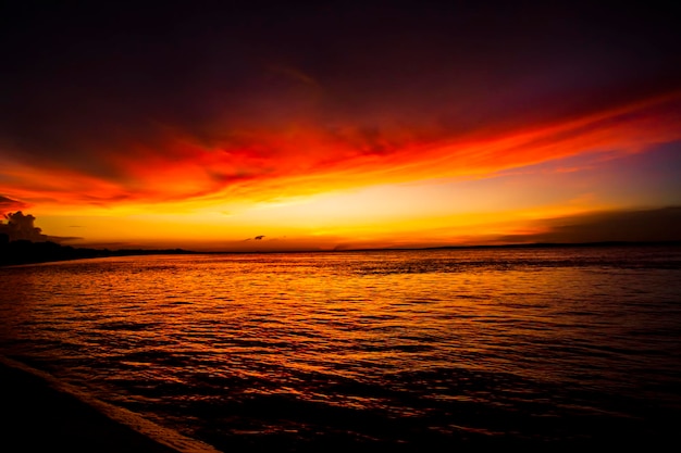 Belle vue panoramique sur mer contre Orange Sky