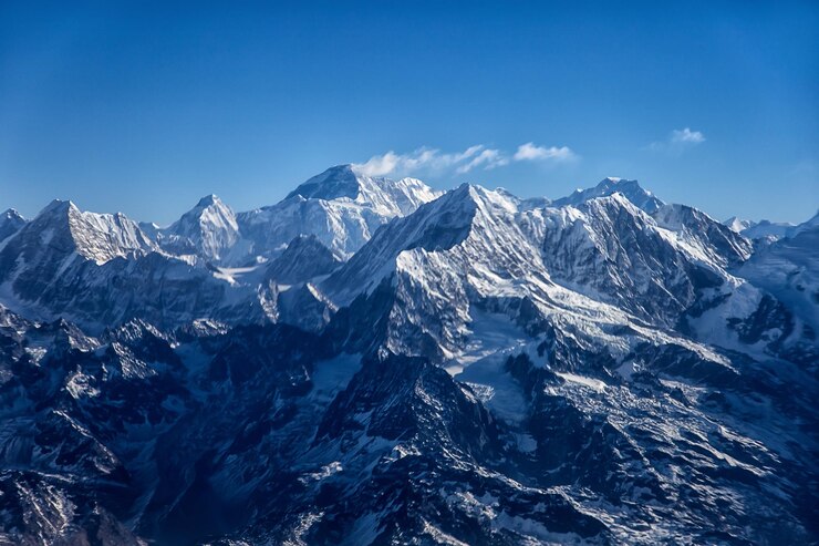 Photo belle vue panoramique sur le mont ama dablam avec un ciel magnifique sur le chemin du camp de base de l'everest vallée de khumbu parc national de sagarmatha région de l'everest népal