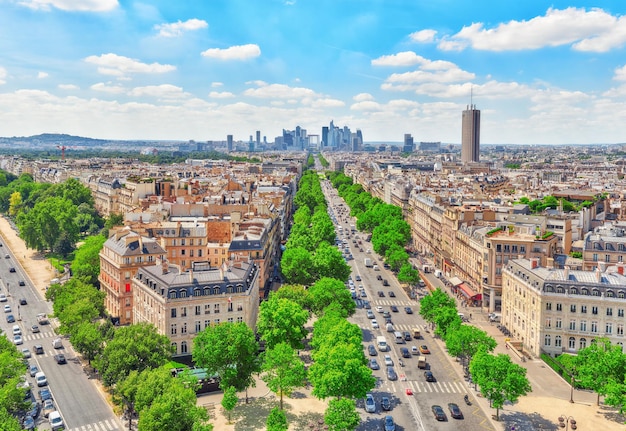 Belle vue panoramique sur Paris depuis le toit de l'Arc de Triomphe Vue sur le quartier de La Défense