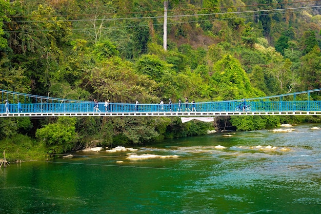 Une belle vue panoramique sur la ville de Vang Vieng au Laos