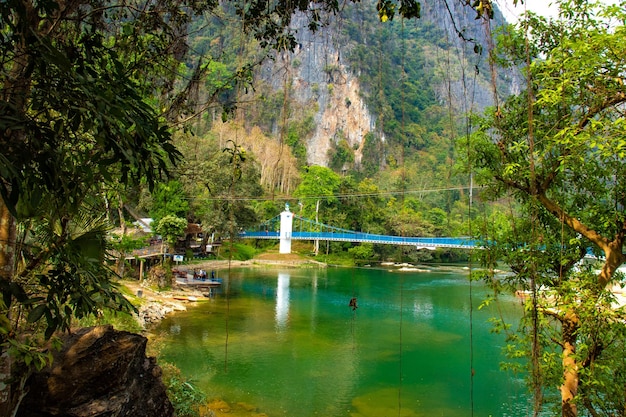 Une belle vue panoramique sur la ville de Vang Vieng au Laos