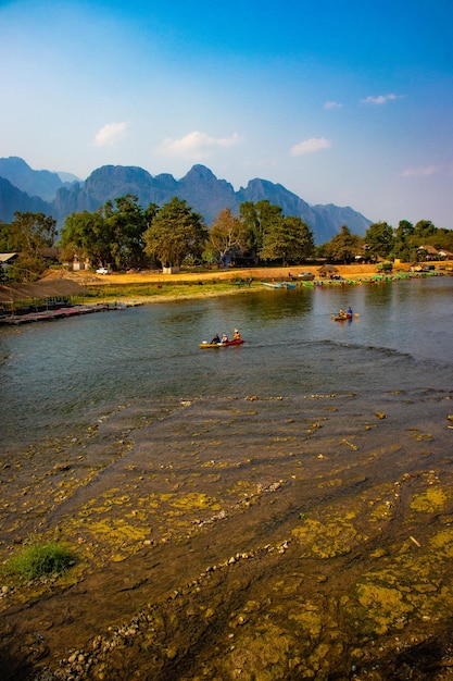 Une belle vue panoramique sur la ville de Vang Vieng située au Laos