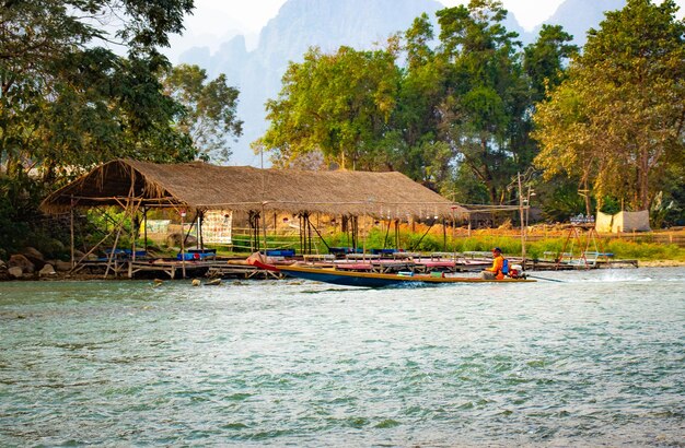 Une belle vue panoramique sur la ville de Vang Vieng située au Laos