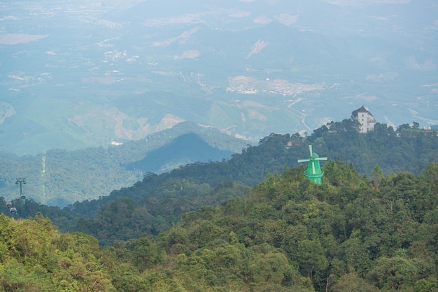 Une belle vue sur le parc Sunworld Ba Na Hills situé à Da Nang au Vietnam