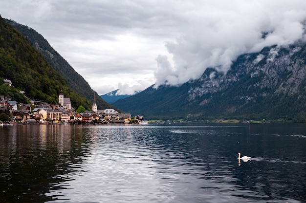 Belle vue sur le paysage du Hallstatt depuis le lac Hallstater See