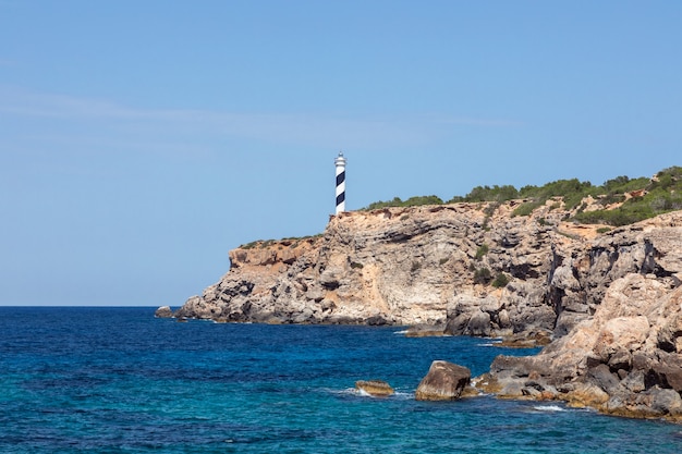 Belle vue sur le phare de Moscarter, Ibiza, Espagne