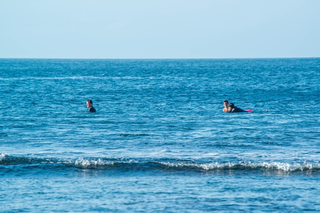 Une belle vue sur la plage d'Uluwatu située à Bali en Indonésie