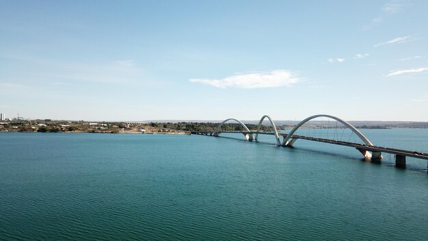 Une belle vue sur le pont JK situé à Brasilia, capitale du Brésil