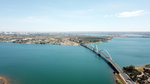 Une belle vue sur le pont JK situé à Brasilia, capitale du Brésil