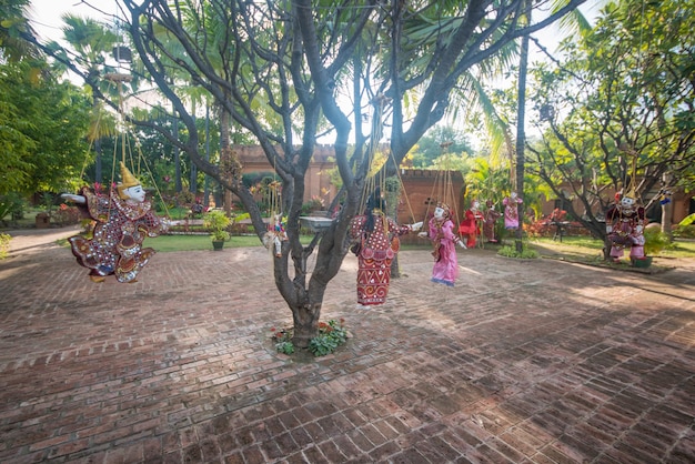 Une belle vue sur la poupée marionnette traditionnelle du Myanmar