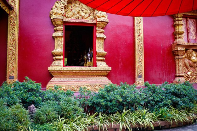 Une belle vue sur le temple d'argent situé à Chiang Mai en Thaïlande