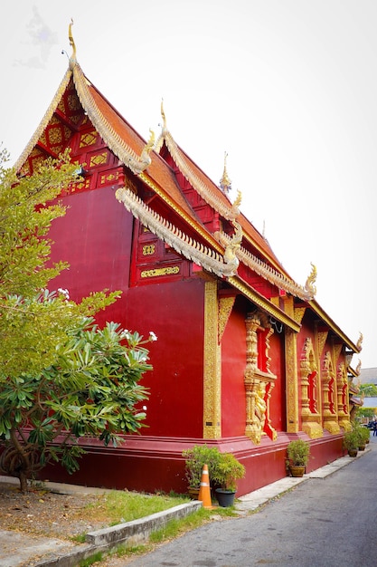 Une belle vue sur le temple d'argent situé à Chiang Mai en Thaïlande