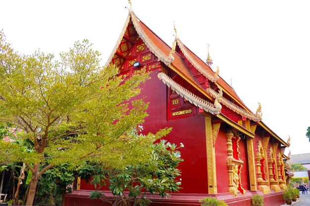 Une belle vue sur le temple d'argent situé à Chiang Mai en Thaïlande