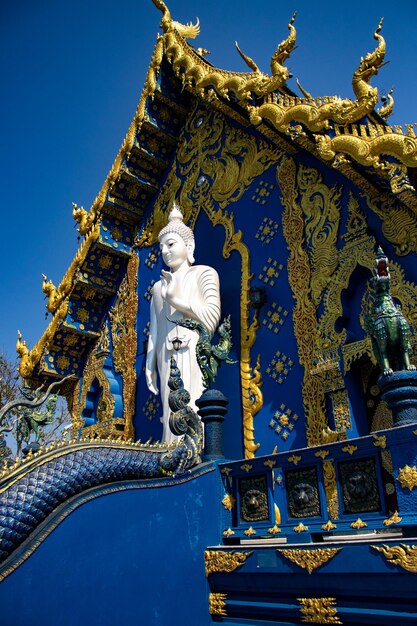 Une belle vue sur le Temple Bleu situé à Chiang Rai Thialand