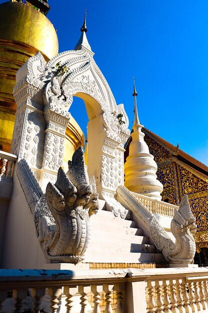 Une belle vue sur le temple bouddhiste situé à Chiang Mai Thaïlande