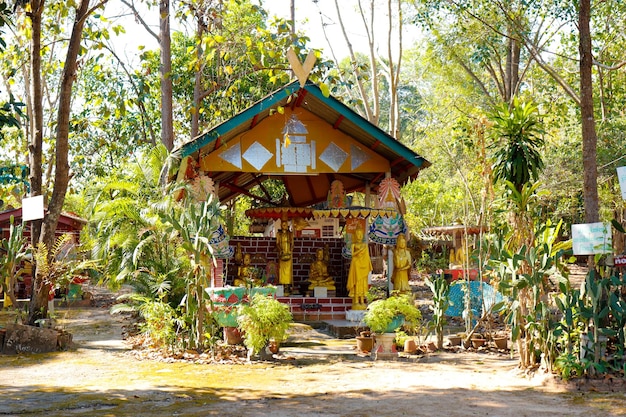 Une belle vue sur le temple bouddhiste situé à Chiang Mai Thaïlande