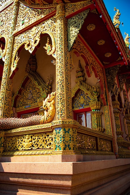 Une belle vue sur le temple bouddhiste situé à Chiang Rai en Thaïlande