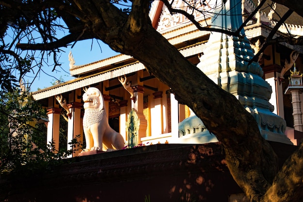 Une belle vue sur le temple bouddhiste situé à Phnom Penh au Cambodge