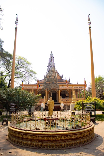 Une belle vue sur le temple bouddhiste situé à Siem Reap au Cambodge