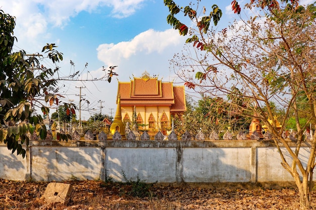 Une belle vue sur le temple bouddhiste situé à Vientiane au Laos