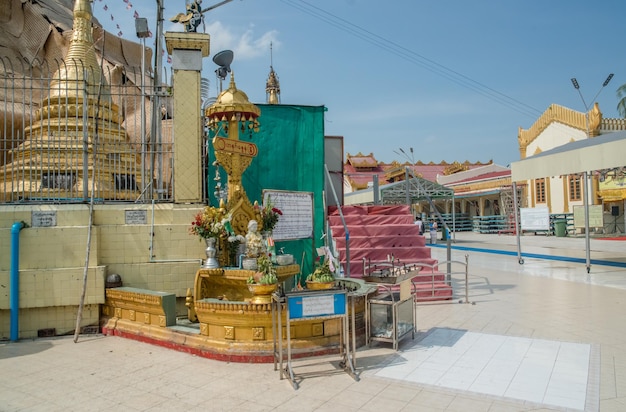 Une belle vue sur le temple bouddhiste de Yangon Myanmar