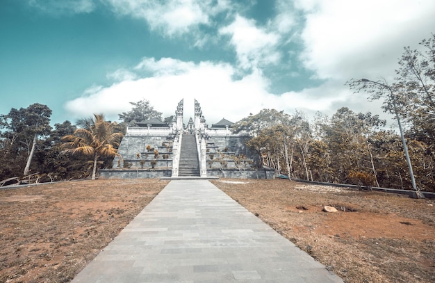 Photo une belle vue sur le temple hindou pura penataran agung lempuyang situé à bali indonésie