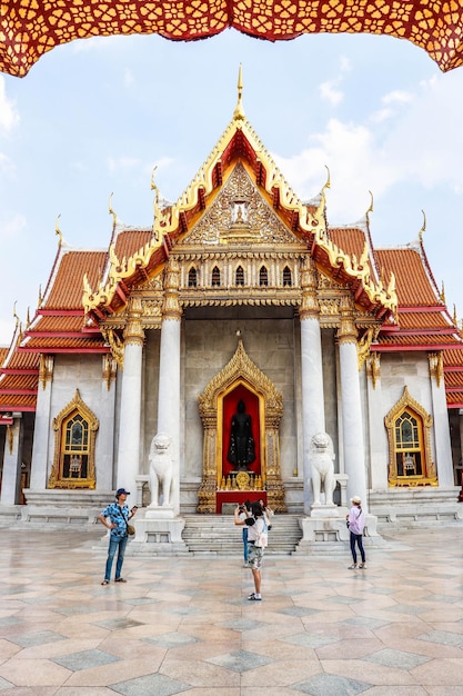 Une belle vue sur le temple de marbre situé à Bangkok en Thaïlande