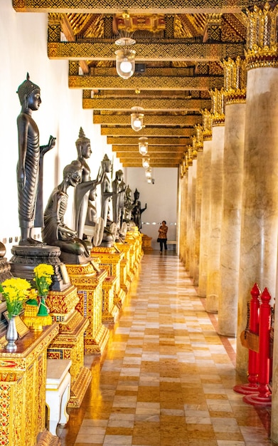 Une belle vue sur le temple de marbre situé à Bangkok en Thaïlande