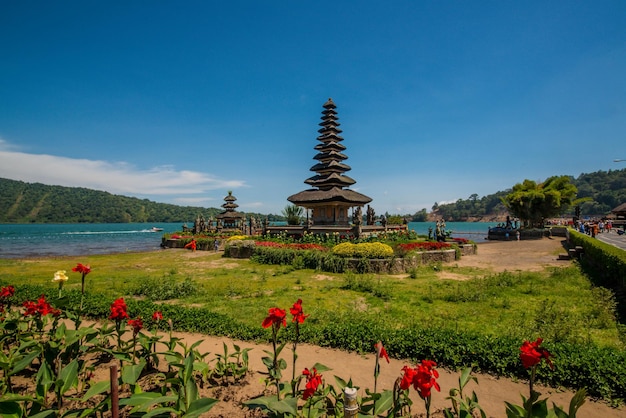 Une belle vue sur le temple d'Ulun Danu Batur situé à Bali en Indonésie