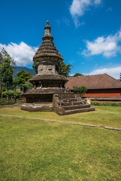 Une belle vue sur le temple d'Ulun Danu Batur situé à Bali en Indonésie