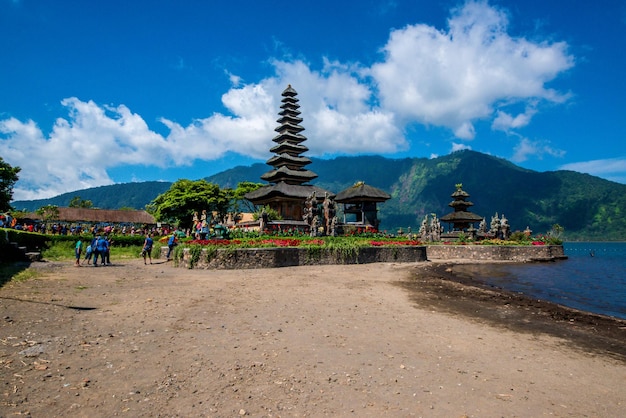 Une belle vue sur le temple d'Ulun Danu Batur situé à Bali en Indonésie