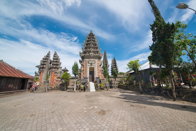 Une belle vue sur le temple d'Ulun Danu Beratan situé à Bali en Indonésie