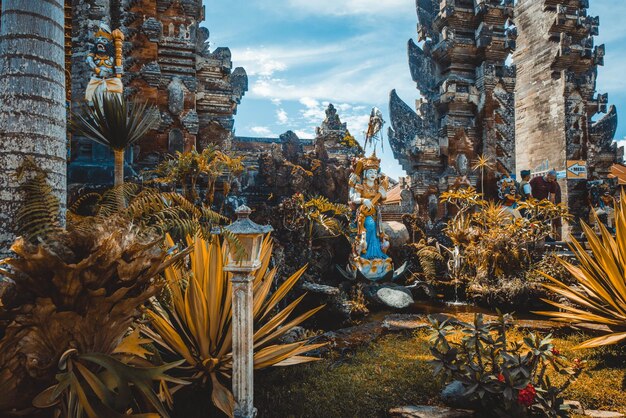 Une belle vue sur le temple d'Ulun Danu Beratan situé à Bali en Indonésie