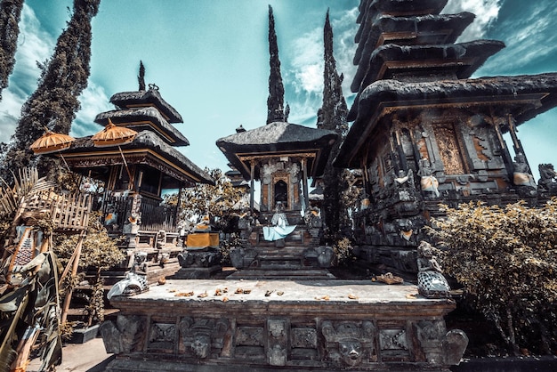 Une belle vue sur le temple d'Ulun Danu Beratan situé à Bali en Indonésie