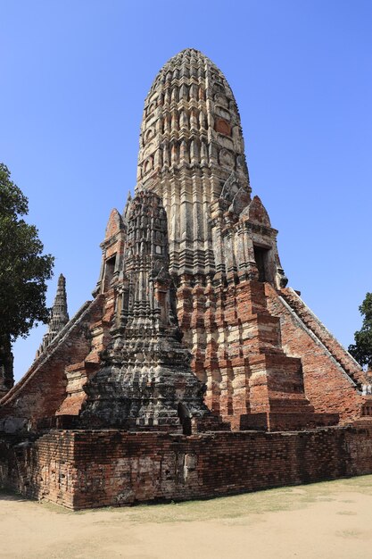 Une belle vue sur le temple Wat Chaiwatthanaram situé à Ayutthaya en Thaïlande