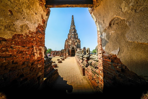 Une belle vue sur le temple Wat Chaiwatthanaram situé à Ayutthaya en Thaïlande