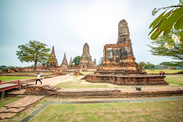 Une belle vue sur le temple Wat Chaiwatthanaram situé à Ayutthaya en Thaïlande