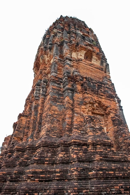 Une belle vue sur le temple Wat Mahathat situé à Ayutthaya en Thaïlande