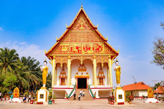 Une belle vue sur le temple Wat Pha That Luang situé à Vientiane au Laos