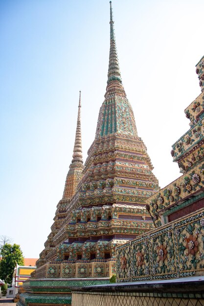 Une belle vue sur le temple Wat Pho situé à Bangkok en Thaïlande