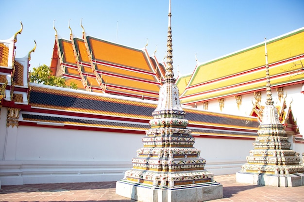 Une belle vue sur le temple Wat Pho situé à Bangkok en Thaïlande