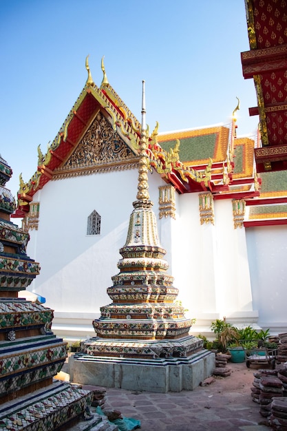 Une belle vue sur le temple Wat Pho situé à Bangkok en Thaïlande
