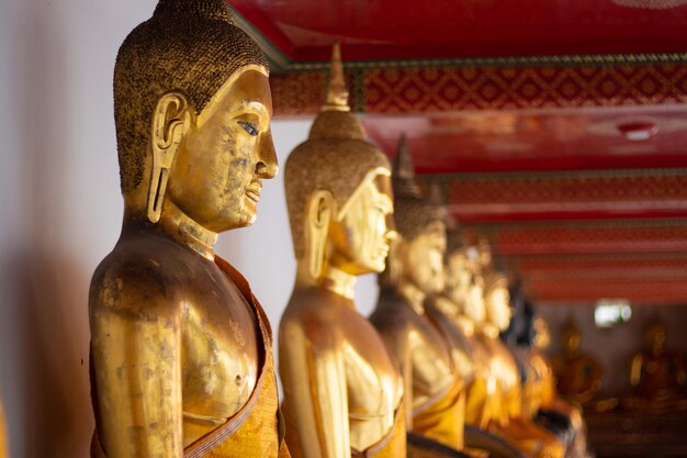 Une belle vue sur le temple Wat Pho situé à Bangkok en Thaïlande