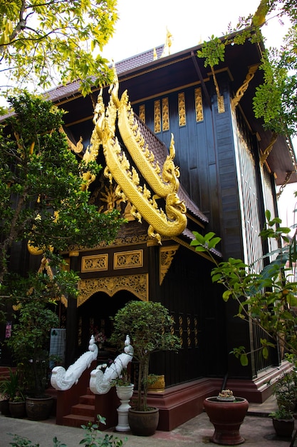 Une belle vue sur le temple Wat Phra Kaew situé à Chiang Rai en Thaïlande