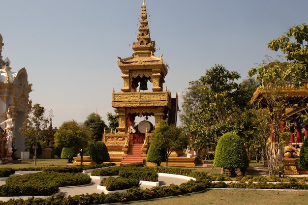 Une belle vue sur le temple Wat Saeng Kaeo situé à Chiang Rai en Thaïlande