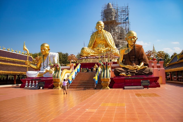 Une belle vue sur le temple Wat Saeng Kaeo situé à Chiang Rai en Thaïlande