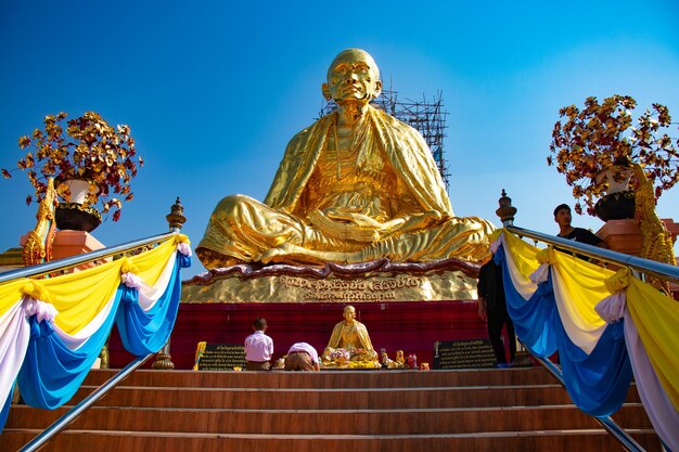 Une belle vue sur le temple Wat Saeng Kaeo situé à Chiang Rai en Thaïlande