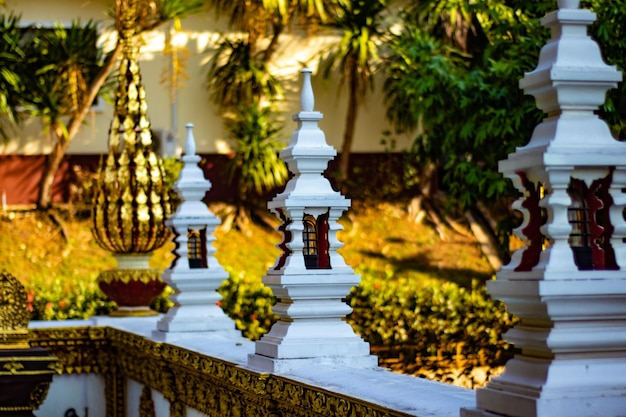 Une belle vue sur le temple Wat Saeng Kaeo situé à Chiang Rai en Thaïlande